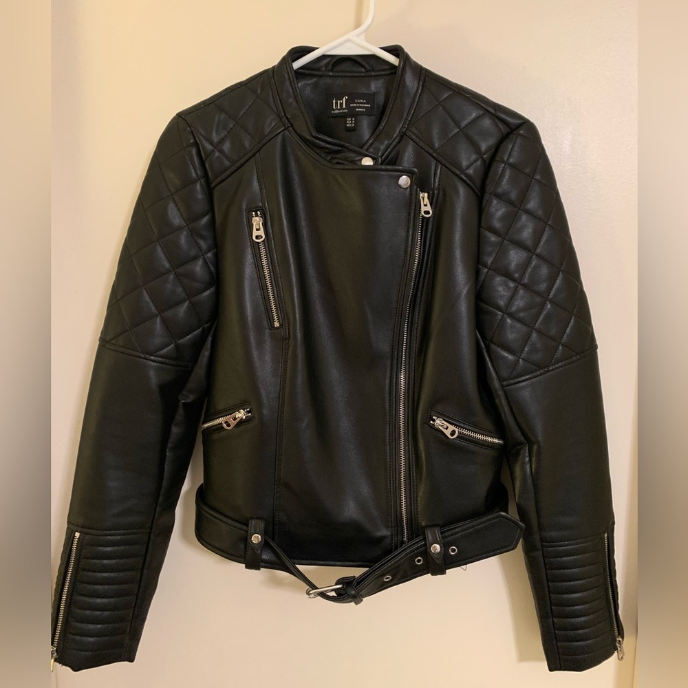 Leather jacket with zipper pocket and fitted belt